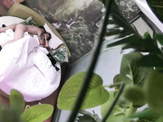 气质漂亮的良家小少妇和网友酒店私会被男的抱在床上强行扒掉内裤,美女哭着反抗没用后只能接受.干的真激烈!