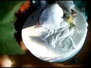 美乳漂亮的大学美女背着男友和社会上认识的朋友酒店开房,扒光衣服刚抽插接到男友电话,强忍着兴奋不敢叫!