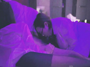 土豪摄影师高价网约3位女神级性感美女嫩模酒店拍摄时趁机淫乱潜规则,让3美女一起伺候他