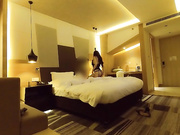 酒店约炮爆乳峰腰美臀狂野迪厅女神DJ 黑丝超模身材