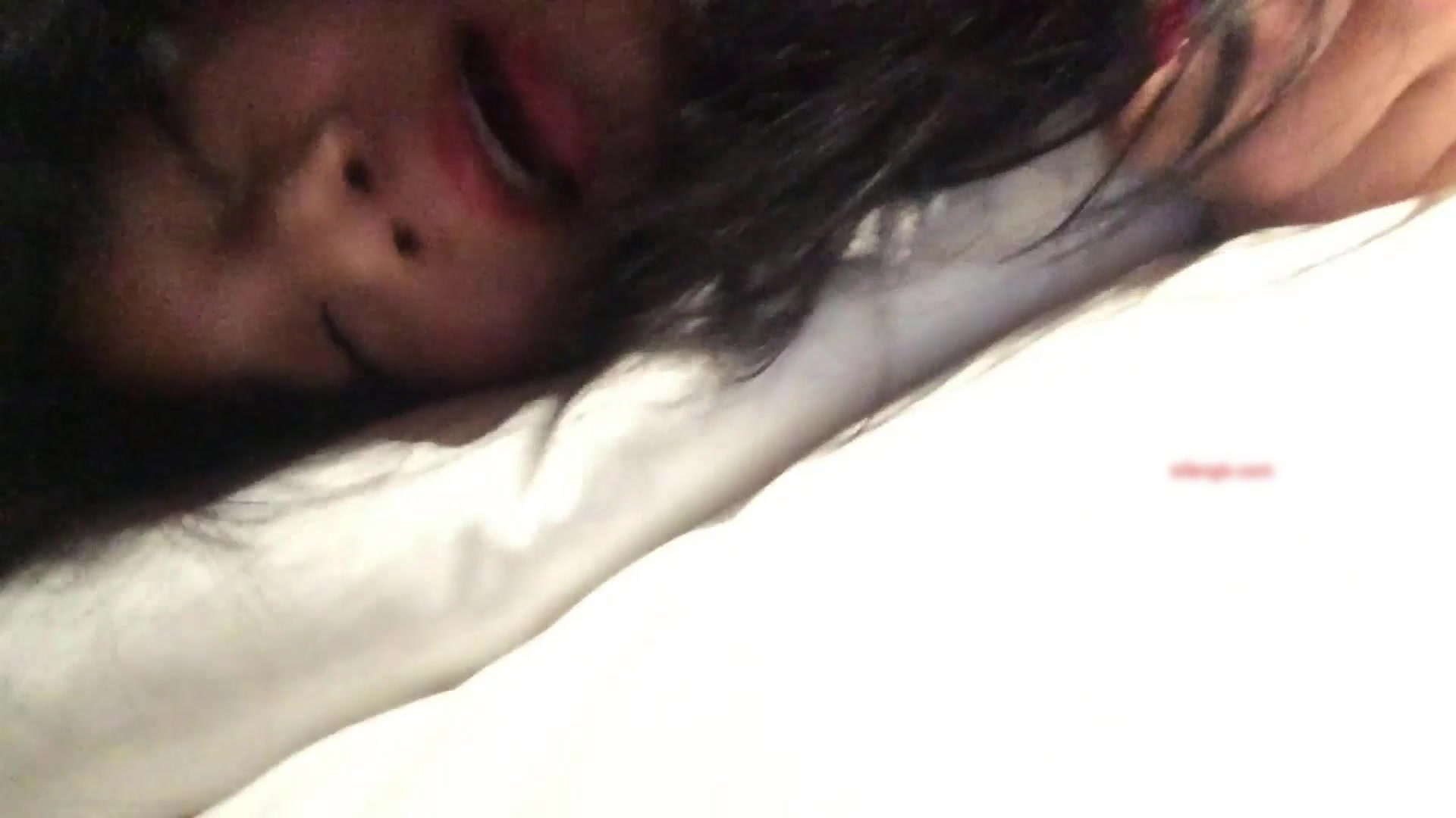 “好厉害好厉害”嗲叫声听了心痒痒的失恋美女约网友谈心被带到宾馆啪啪销魂的表情把所有欲望都释放了