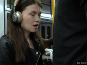 现在的美女真骚啊看见猛男在动车上当着面就发骚脱光舔吸鸡巴刺激冲动作品 最后不过瘾跟着回家猛插啊