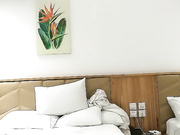 老哥越南找小姐约了个网红脸妹子TP啪啪 口交后入大力猛操呻吟娇喘非常诱人