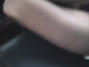 风骚TS胡玥枫小区楼下和炮友在车上激情，舌吻龟头，含着鸡巴滑滑口活真好，大白天追求这种刺激！