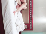 百度云泄密流出看似乖乖女的贵州师范学院刘X娟带着作业本和社会混混男友开房方言对白