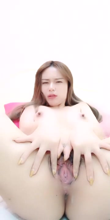 大耳环的骚妹子约炮蒙面大俠，骚逼被大哥舔得淫水不断，叫声骚爱吃大鸡巴后入草的太猛奶子乱颤，直接内射