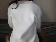 性感黑丝伪娘CD甜甜 被四眼仔大学生操菊花，骑乘坐在大鸡巴上抽插 自己的小鸡巴也摇硬了，舒服呀！