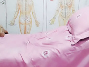 按摩店内啪啪少妇，水多逼粉叫声骚，后入侧插高潮不断