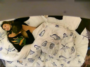 一对偷情的中年男女在钟点房干柴烈火激烈啪啪 男的正要发起冲刺突然抬头发现摄像头瞬间萎缩