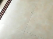 美容院养生馆性感少妇女技师偷拍直播今天生意不行只接了一个客貌似隔壁工地上班的建筑工