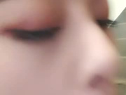 欠操的女人就缺大鸡巴干，露脸骚货口交真带劲草逼不带套，各种体位抽插浪荡呻吟不止，自己玩道具抽插到高潮