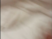 性感‘小女生’TS莫瑜 爱死这双美腿啦，双腿还夹着根小鸡鸡，被客人操菊花穴， 呻吟的声音听着真有感觉 看硬啦！