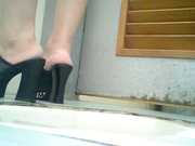 偷拍连续4个大白屁股女教师撒尿，这屁股一个比一个骚气