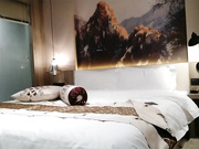 公子哥酒店高价网约3000RMB以上的高颜值气质外围女模S级身材说平时喜欢健身被大哥狠狠干累的满头大汗