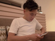 御姐范高颜值性感美女和微信上聊很久的网友相约酒店见面,都被对方吸引后如火朝天各种操逼,2人同时高潮,全身累软了