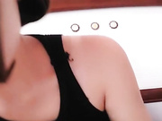 宅男女神主播换了两套情趣服 小妹妹粉的出水 舔完手指扣下面撸管必备