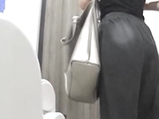 商场双机位TP高颜值美眉嘘嘘