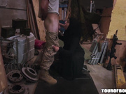 大长吊大兵找来个中东妹子仓啪啪 深喉舔JJ性感巨吞上位骑乘猛操 很是诱惑喜欢不要错过