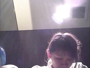 外站流出高级西餐厅坐厕偷拍漂亮时尚妹子抠鼻屎的不雅动作让我想到了如花