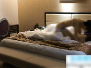 网上聊了一个多月的异地性感美女终于被拿下了,逼逼太紧鸡巴都不敢完全插入!