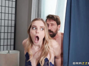 搞笑剧情超级巨乳儿媳妇卧室内与老公公偸情男友回来2次藏起来差点被发现最后激情完还是被发现了