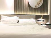 小宝寻花约了个长裙肉肉少妇，舔弄上位骑乘抽插猛操非常诱人_ev