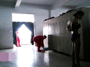 【全網推薦】趴窗窺視良家人妻少婦洗浴護膚 雪白肌膚堅挺美乳看得讓人欲火焚身 原版高清