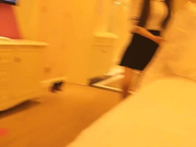 大屌哥1000元选了位刚来兼职的漂亮美女,还会倒挂金钩,第二次干到最后偷偷把套子拿掉射她一身