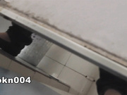 國產大神潛入某高校公共女衛生間隱藏隔間偸拍各式年輕學妹如廁噓噓 貌似得還未開苞啊 1080P高清原版