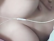 老公在隔壁还玩裸聊的欠操骚逼