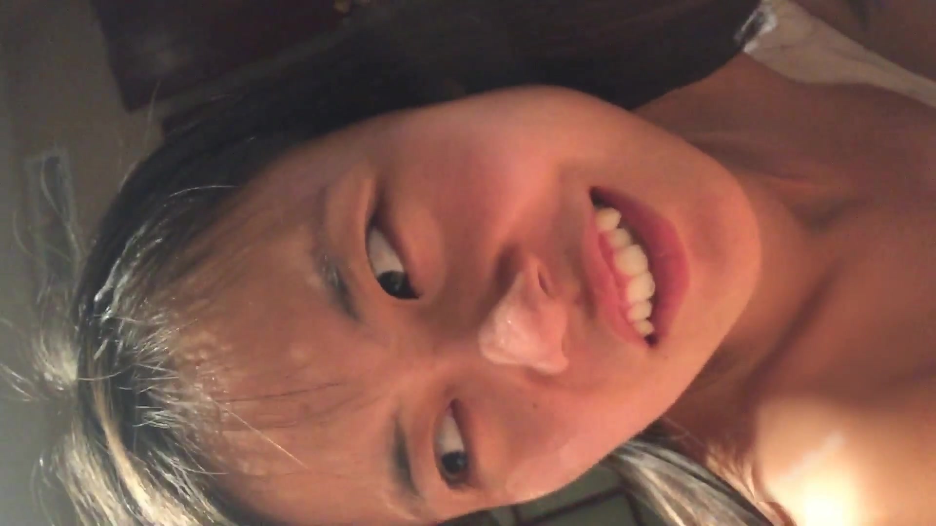 信哥酒店约炮98年的美女幼师粉嫩粉嫩的完美露脸