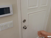 萌萌的饥渴少女 Ellie Eilish 需要大鸡吧满足