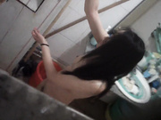 最近偷窥上瘾了每晚都要去出租屋的卫生间看一看晚上才能睡个好觉