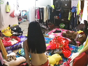 家庭攝像頭黑客破解拍攝到的幾個合租房的妹子日常 我的乖乖這幾個妹子是幹什麽的房子亂成這樣也不收拾壹下 比較奇葩啊 露臉高清