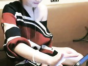 淫乱KTV清纯校花塞着跳蛋唱歌撒尿调情刺激劲爆