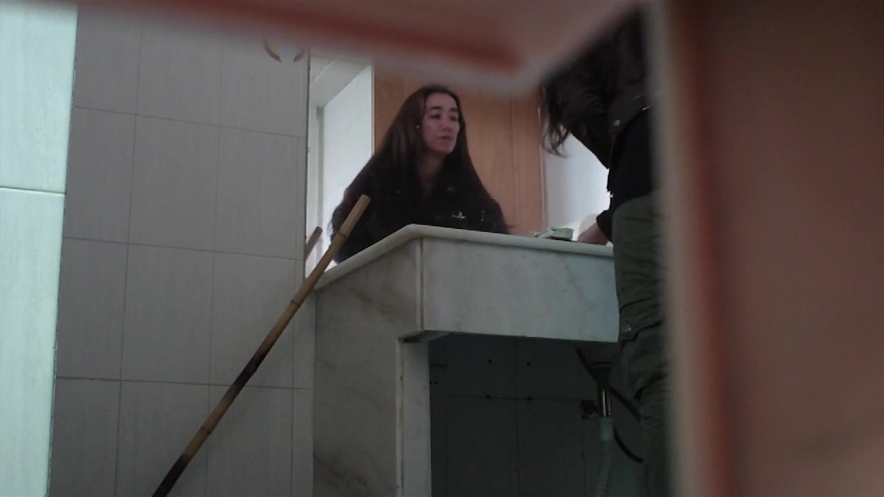 名牌大学双视角(拍脸赏逼)23这脸不像是年轻的大学妹 啊