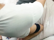 女白领刚下班被躲在窗帘后面的色狼强行按倒