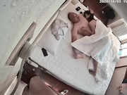 賓館鐘點房拍攝到的光頭胖哥與身材苗條女友開房愛愛 互舔互插愛撫爽的欲仙欲死 露臉高清