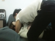 D罩杯人妻小伙摁倒在沙发上狂吸奶口交啪啪激情如火