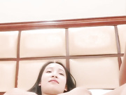 浓妆艳抹的白虎妹子和男友开房大屌无套爆插