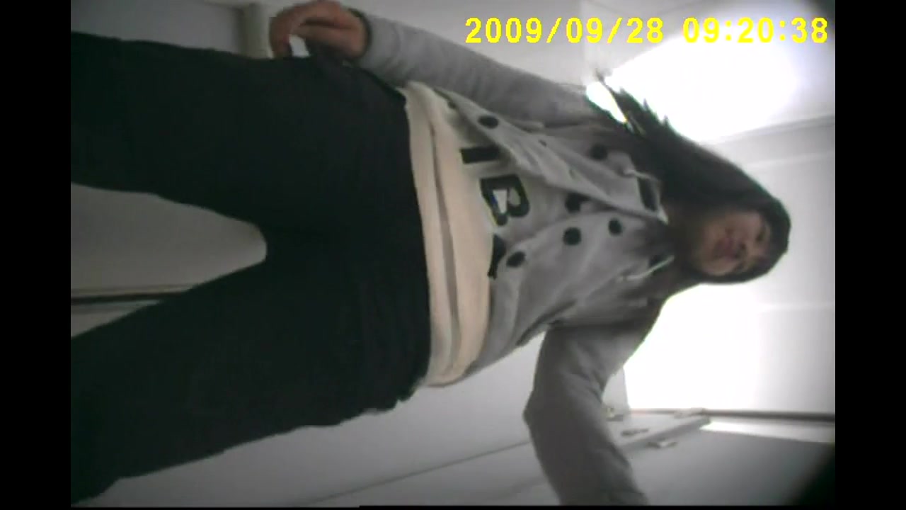 超男双镜头186蹲下后擦脸找感觉,好难出尿