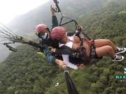 Mariana Martix在跳伞时潮吹