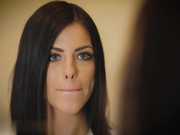 布鲁内特·阿德里安娜·切奇克接受BBC三人组