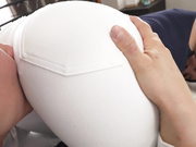 [WAAA-166] 隣のピタパン美尻人妻の無自覚な誘惑に我慢できず即ハメ！バックピストン中出し！水川スミレ - 3of5